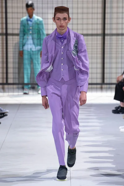 Look 16